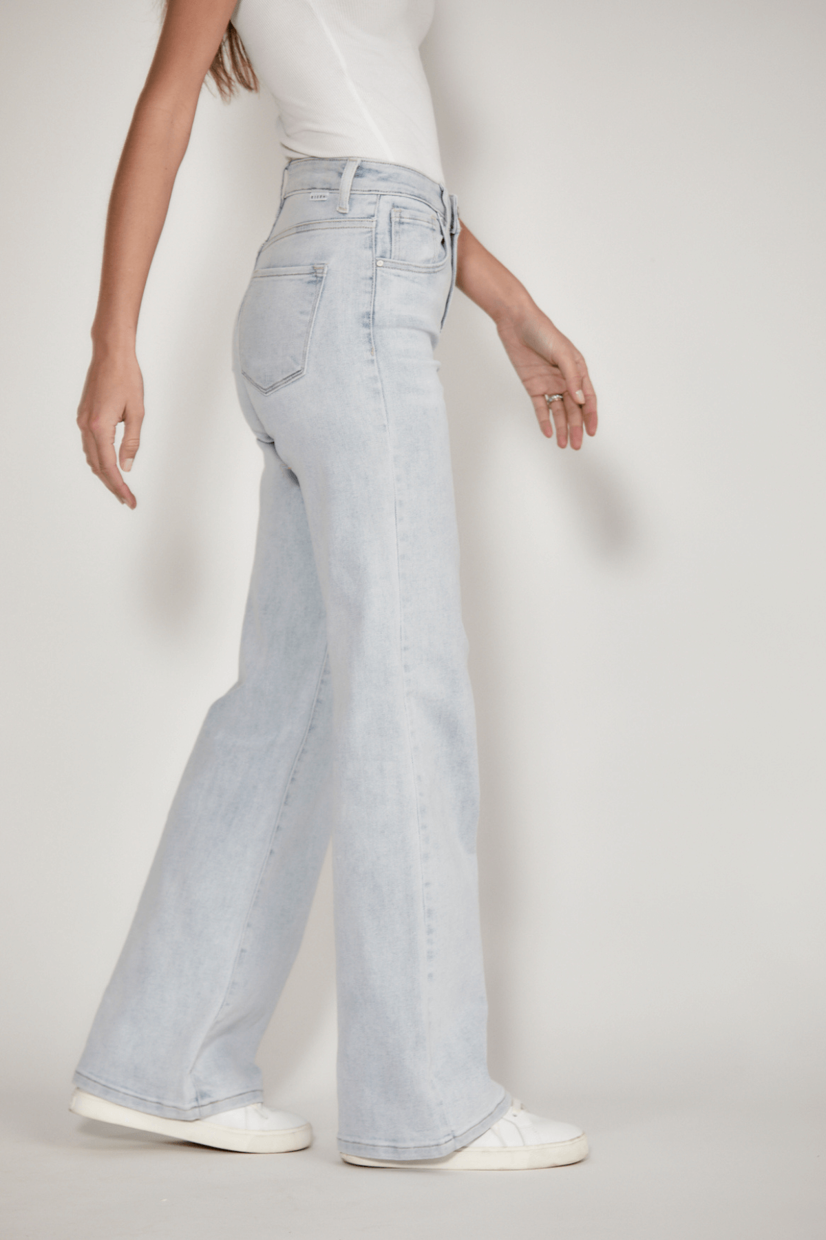 J8B high-waisted wide-leg jeans in vintage-look denim with a logo