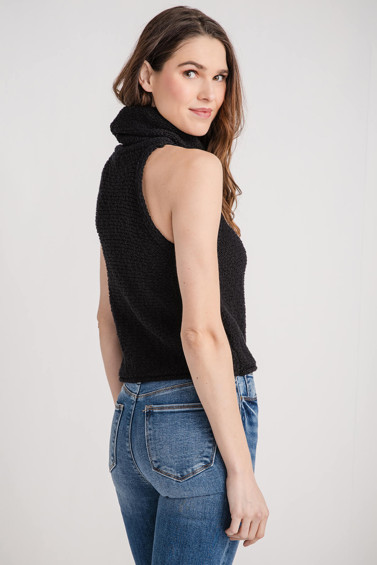 By Together Sleeveless Mockneck Sweater – Social Threads