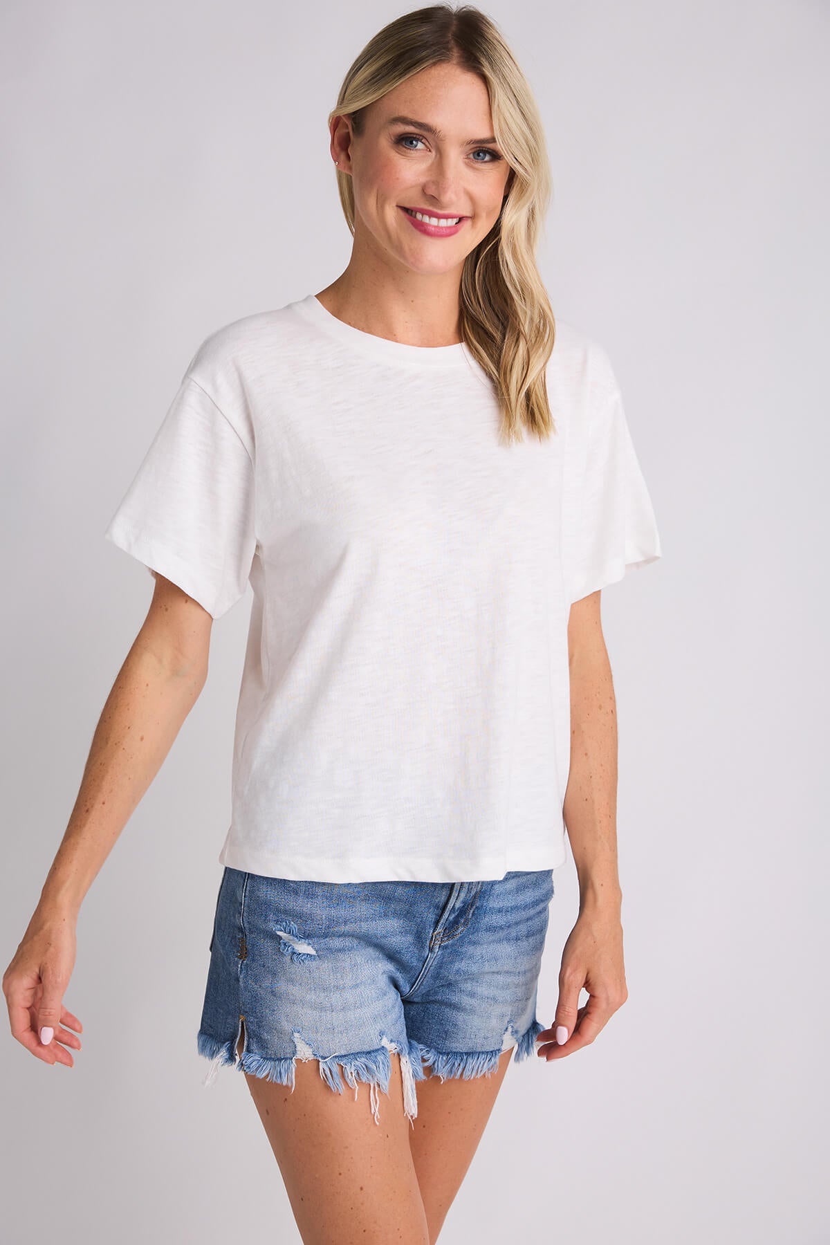 Thread and Supply Julia Tee – Social Threads