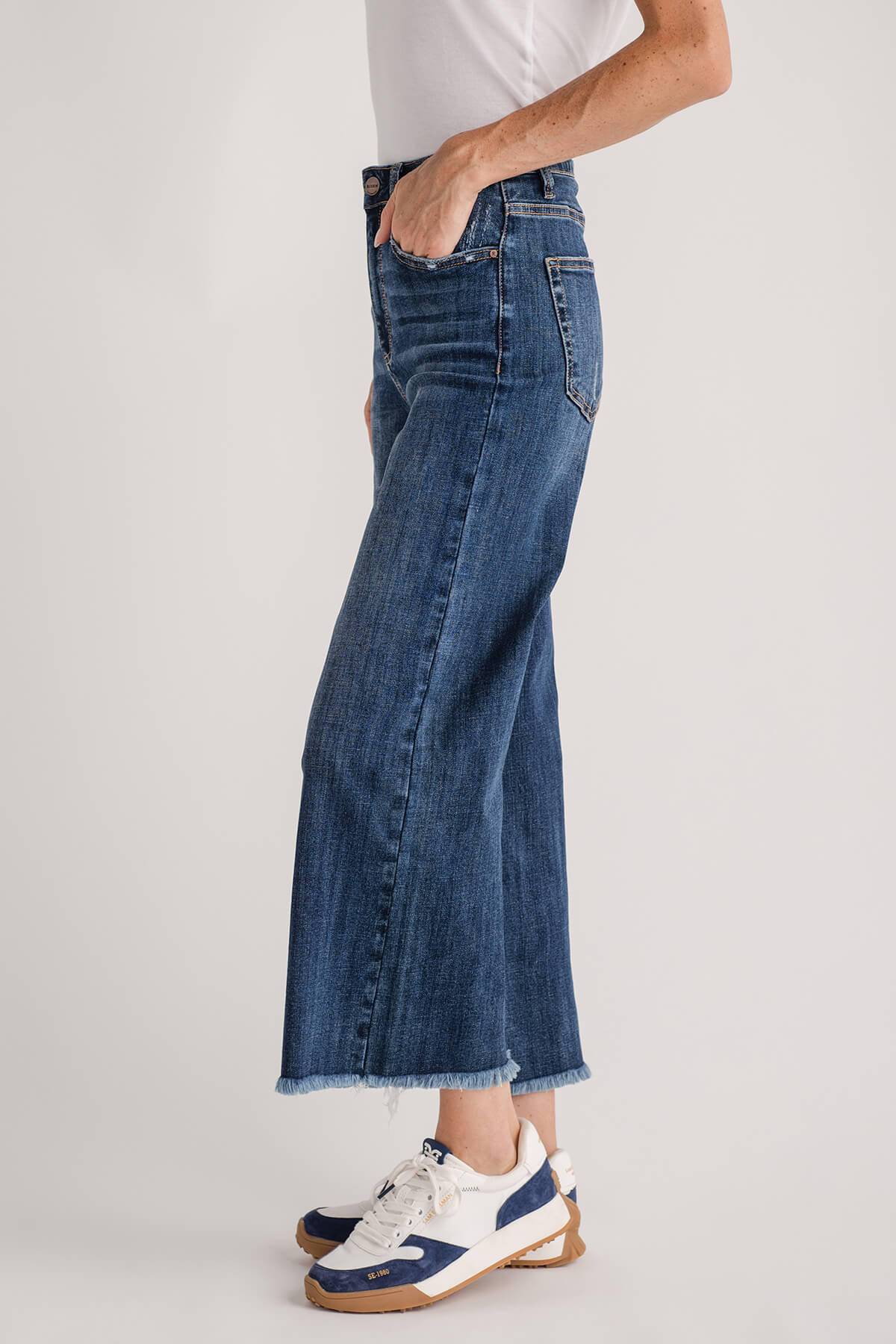 Risen Crop Raw Hem Wideleg Jeans