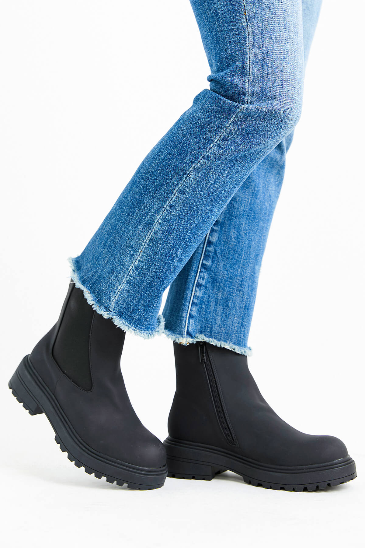 Leather chunky hotsell chelsea boots